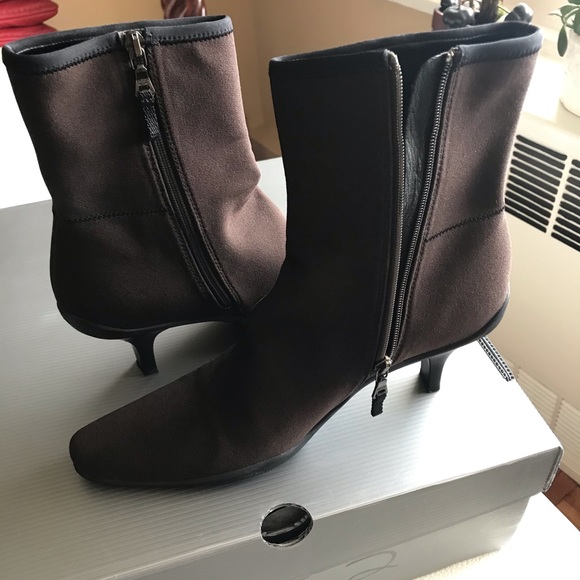 Authentic PRADA Short BOOTS  in Box Size 38 - Picture 1 of 8
